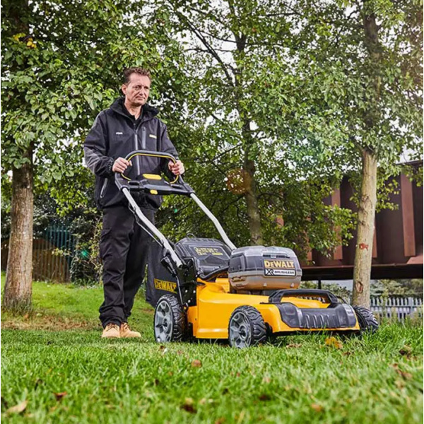 DEWALT 36V BRUSHLESS 2 X 5.0AH 480MM LAWN MOWER KIT DCMW564P2-XE SKU..174621
